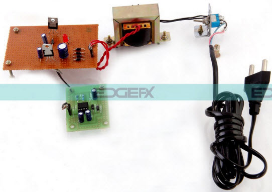 Circuito duplicador de voltaje usando el kit de proyecto de temporizador 555 de Edgefxkits.com