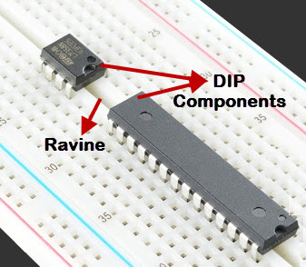 Conexión de componentes DIP en la placa de pruebas