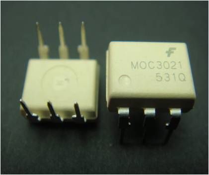 MOC3021 (acoplador óptico)
